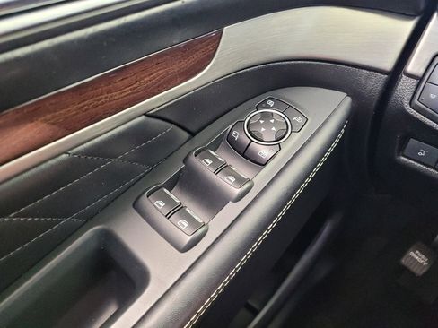 Used 2017 Ford Explorer Platinum image 27