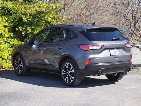 Used 2022 Ford Escape SE w/ SE Sport Appearance Package image 18