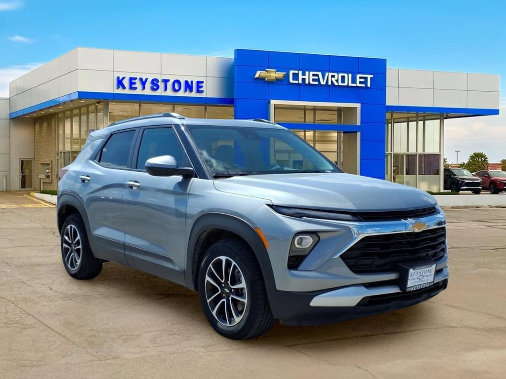 Used 2025 Chevrolet TrailBlazer LT FWD image 1