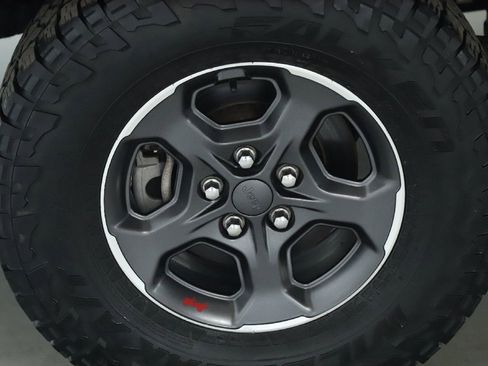 Used 2020 Jeep Gladiator Rubicon image 12