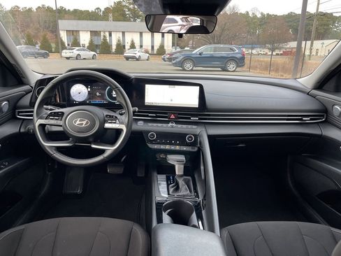 Certified 2025 Hyundai Elantra SEL w/ Cargo Package image 8