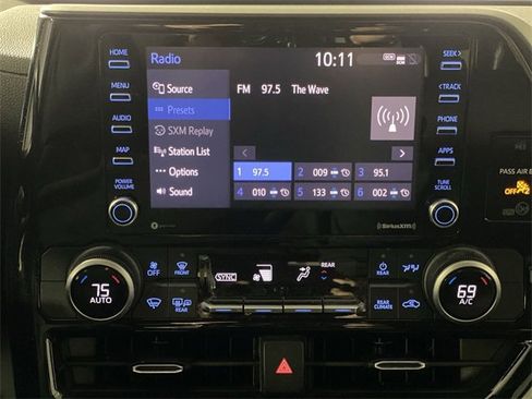 Used 2021 Toyota Highlander L image 12