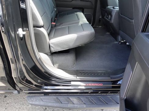 Used 2022 Chevrolet Silverado 1500 LT Trail Boss w/ LT Trail Boss Premium Package AWD/4WD image 38
