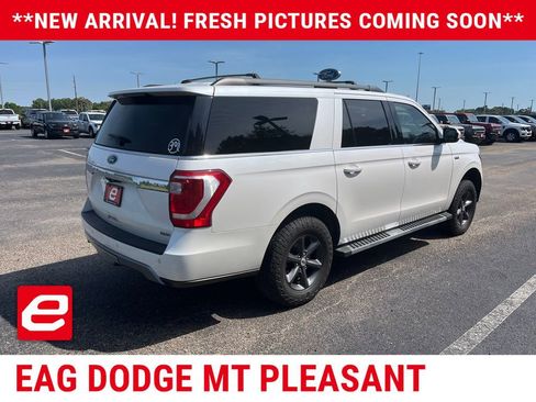 Used 2018 Ford Expedition Max XLT w/ Equipment Group 202A AWD/4WD image 4