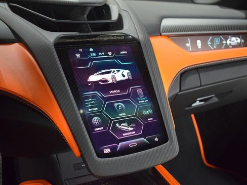 Used 2025 Lamborghini Revuelto image 27