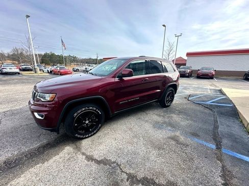 Used 2017 Jeep Grand Cherokee Laredo w/ Quick Order Package 2BE image 3