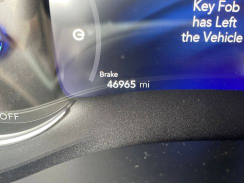 Used 2023 Chrysler Pacifica Touring-L image 43