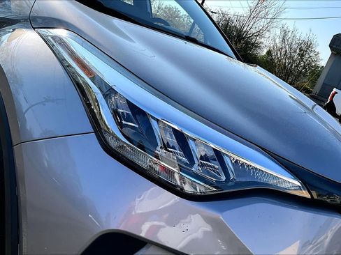 Used 2020 Toyota C-HR LE image 26