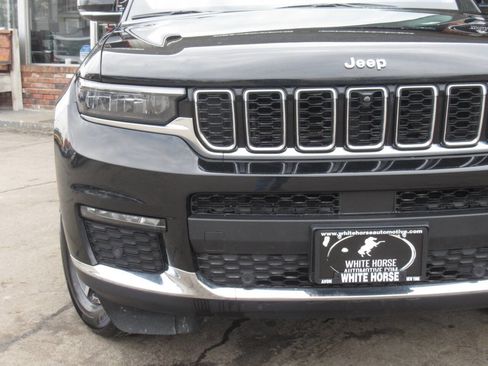 Used 2023 Jeep Grand Cherokee L Limited w/ Luxury Tech Group II image 3