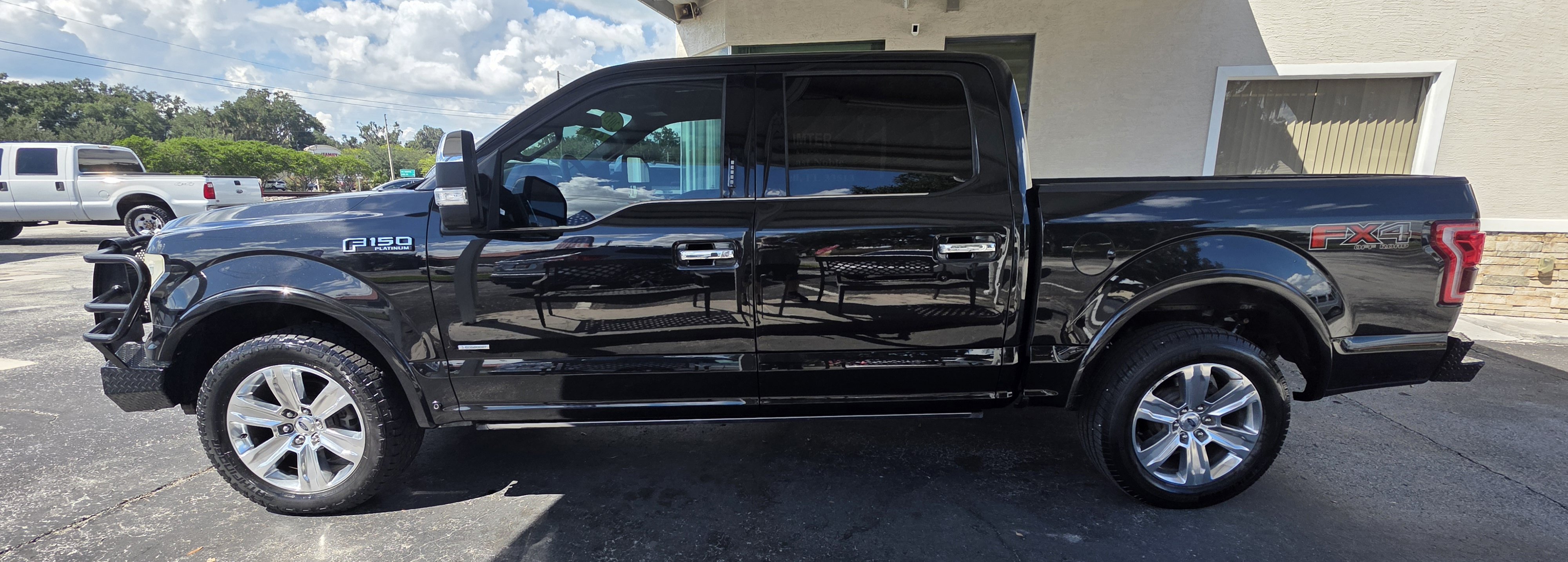 Used 2015 Ford F150 Platinum w/ Equipment Group 701A Luxury AWD/4WD image 3
