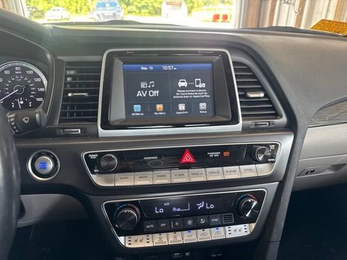 Used 2018 Hyundai Sonata Limited FWD image 12