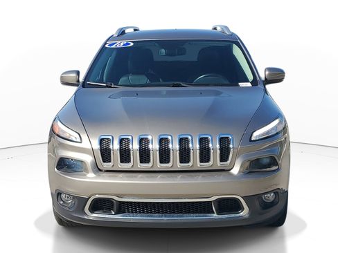 Used 2018 Jeep Cherokee Limited FWD image 2