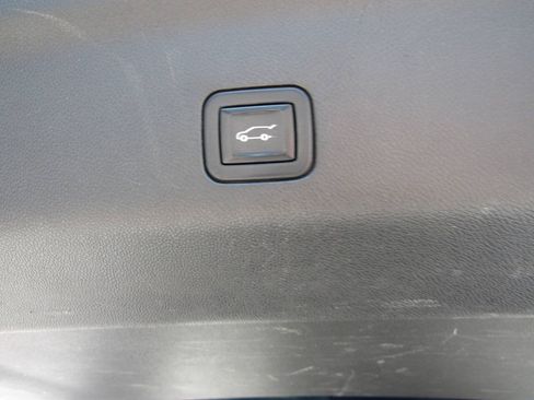 Used 2022 Chevrolet Suburban Z71 w/ Luxury Package AWD/4WD image 22