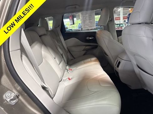 Used 2020 Jeep Cherokee Limited AWD/4WD image 36
