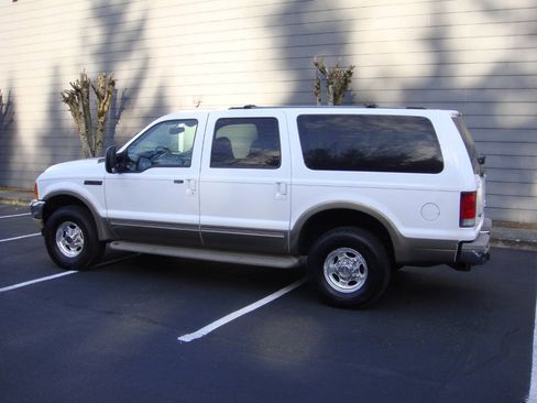 Used 2001 Ford Excursion Limited AWD/4WD image 9