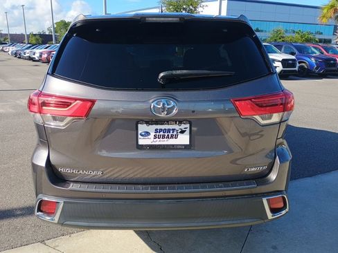 Used 2017 Toyota Highlander Limited FWD image 6