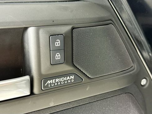 Used 2025 Land Rover Defender 110 X-Dynamic SE image 22