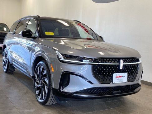 Used 2024 Lincoln Nautilus Reserve w/ Jet Appearance Package (87T) image 2