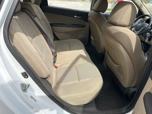 Used 2012 Hyundai Elantra w/ Preferred Pkg FWD image 11