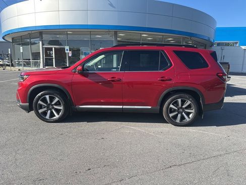 Used 2025 Honda Pilot Touring image 8