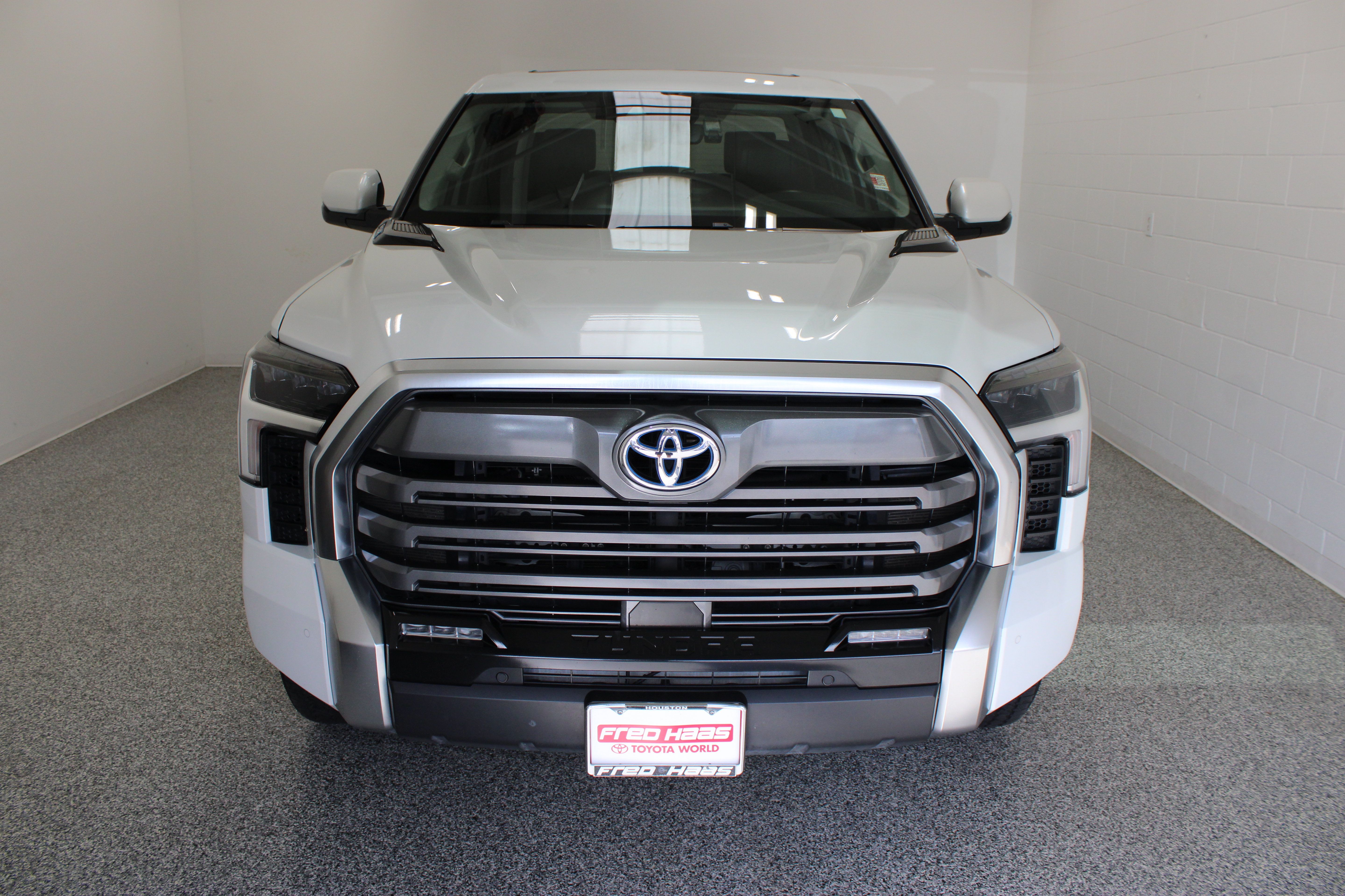 Used 2024 Toyota Tundra Limited w/ Power Package AWD/4WD image 3