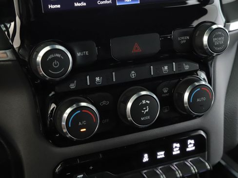 Used 2022 RAM 1500 Laramie AWD/4WD image 13