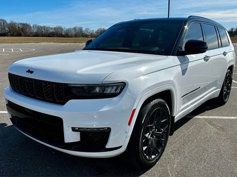 Used 2023 Jeep Grand Cherokee L Summit image 3