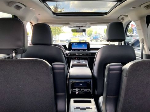 Used 2025 Lincoln Aviator Reserve w/ Jet Appearance Package AWD/4WD image 6
