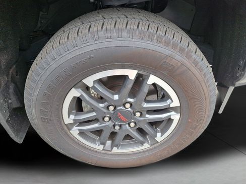 Used 2025 Toyota Tacoma TRD Sport AWD/4WD image 8