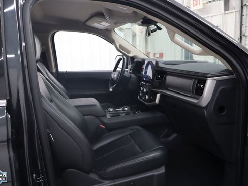 Used 2024 Ford Expedition Max XLT image 31