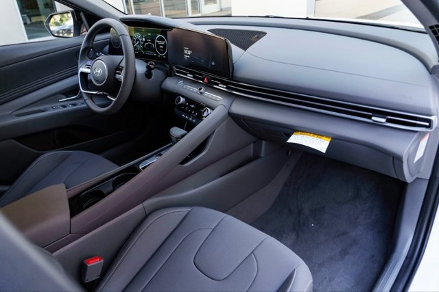 New 2025 Hyundai Elantra SEL FWD image 24