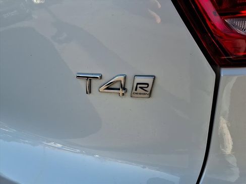 Used 2020 Volvo XC40 T4 R-Design w/ Protection Package Premier image 6