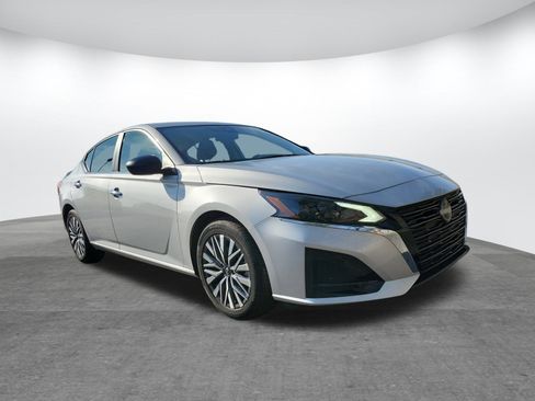 Used 2025 Nissan Altima 2.5 SV image 19