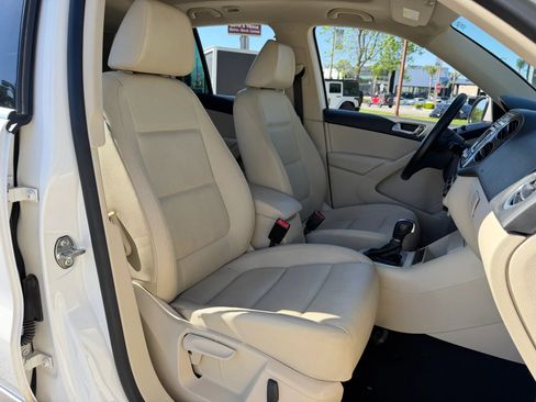 Used 2013 Volkswagen Tiguan SE FWD image 23
