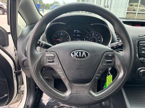 Used 2017 Kia Forte LX image 14