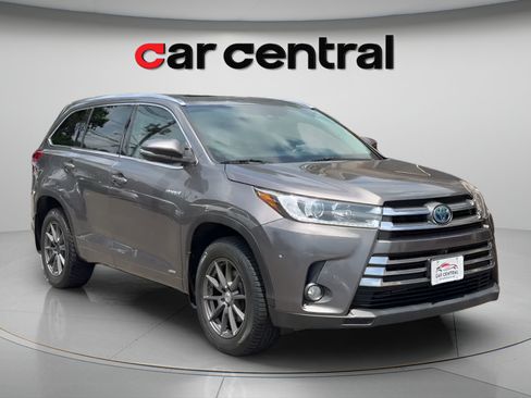 Used 2017 Toyota Highlander Limited Platinum w/ Carpet Mat Package AWD/4WD image 8