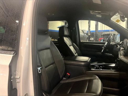 Used 2025 Chevrolet Suburban LT AWD/4WD image 11