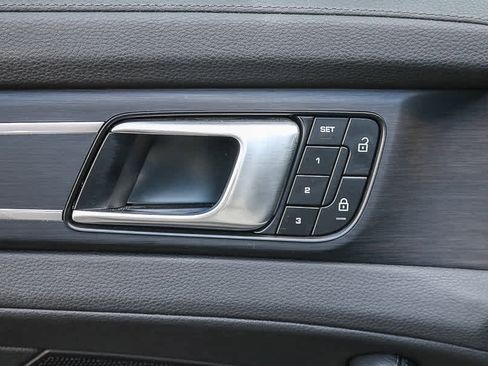 Used 2023 Porsche Panamera Platinum Edition image 32