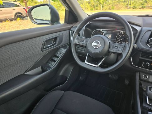 Used 2023 Nissan Rogue S FWD image 9