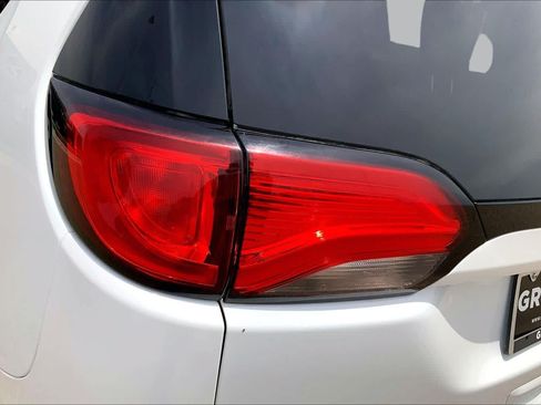 Used 2020 Chrysler Pacifica Limited w/ Advanced Safetytec Group FWD image 31