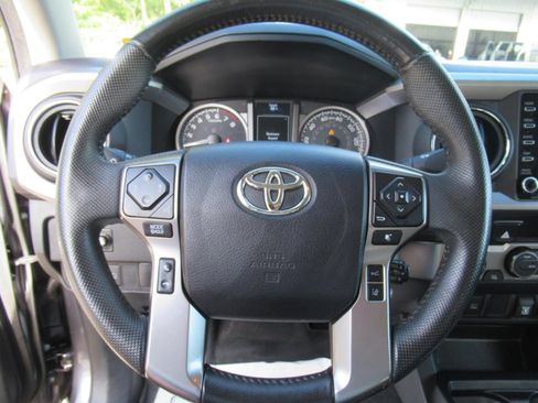 Used 2021 Toyota Tacoma SR5 AWD/4WD image 21
