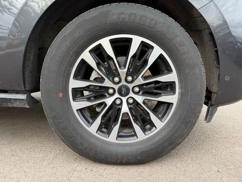 Used 2025 Ford Expedition Max Platinum image 9