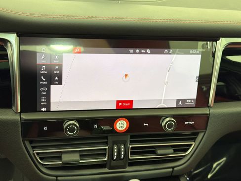 New 2026 Porsche Macan image 26