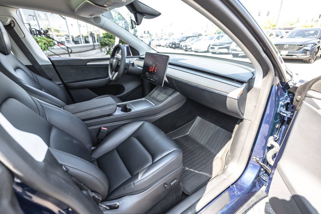 Used 2024 Tesla Model Y Performance AWD/4WD image 21