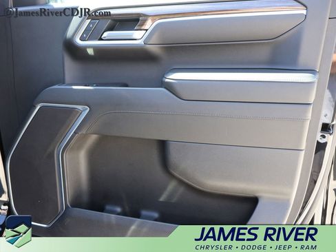 Used 2025 Chevrolet Silverado 1500 LT AWD/4WD image 8
