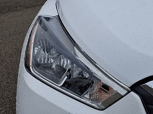 Used 2019 Nissan Kicks S image 9