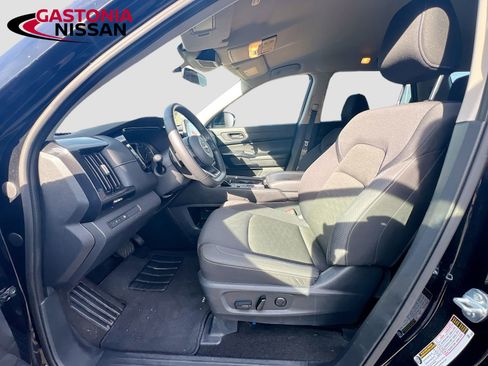 Used 2024 Nissan Pathfinder SV image 27