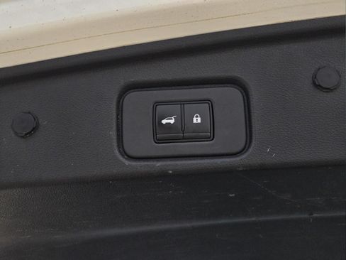 Used 2023 Nissan Pathfinder Platinum FWD image 8