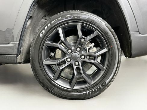 Used 2024 Jeep Grand Cherokee Limited 4xe image 11