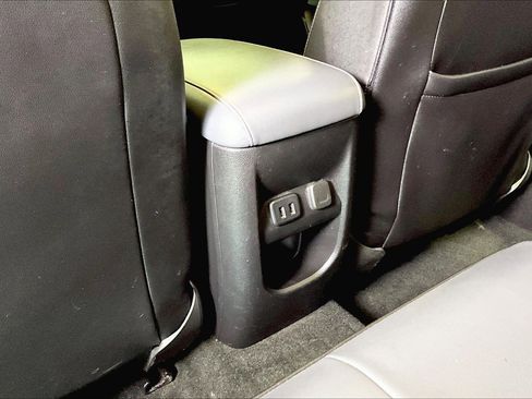 Used 2018 Chevrolet Colorado Z71 RWD image 11